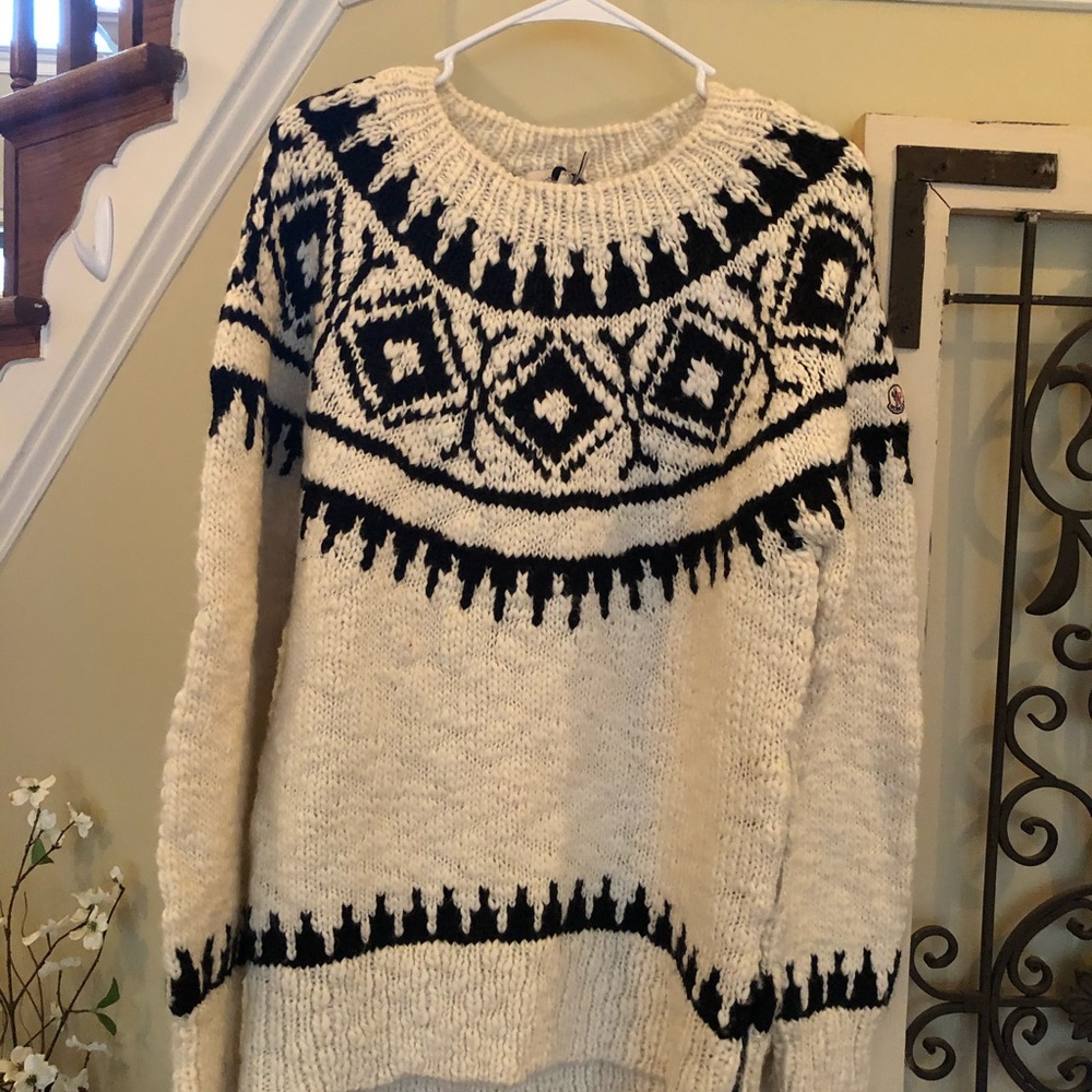 Moncler NWT sweater Large zip sides